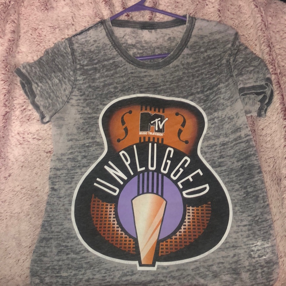 T-shirt. MTV